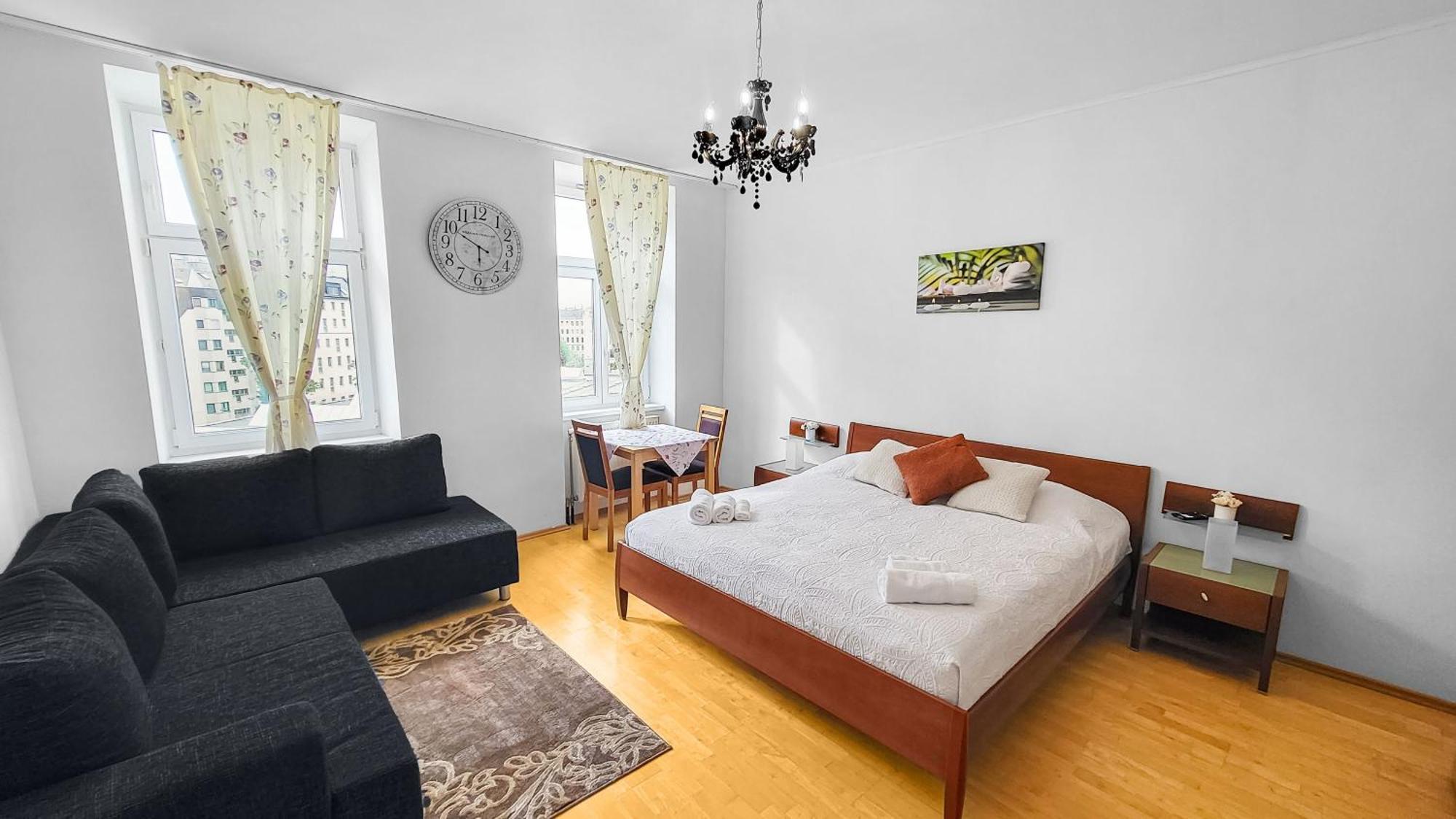 Spacious Three-Bedroom, Three King-Size Beds Vienna Exterior photo