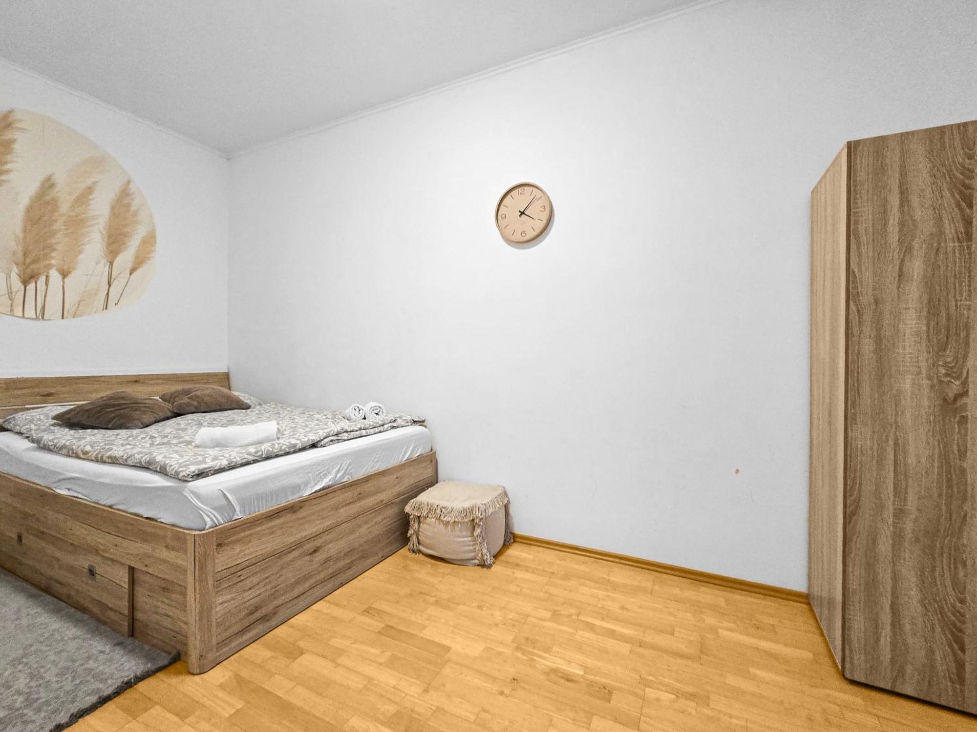 Spacious Three-Bedroom, Three King-Size Beds Vienna Exterior photo