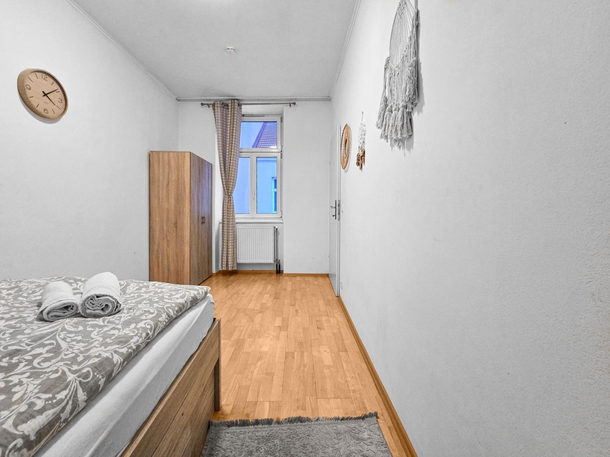 Spacious Three-Bedroom, Three King-Size Beds Vienna Exterior photo